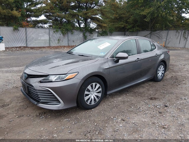 46328743 :رقم المزاد ، 4T1C31AK2MU551678 vin ، 2021 Toyota Camry Le Hybrid مزاد بيع