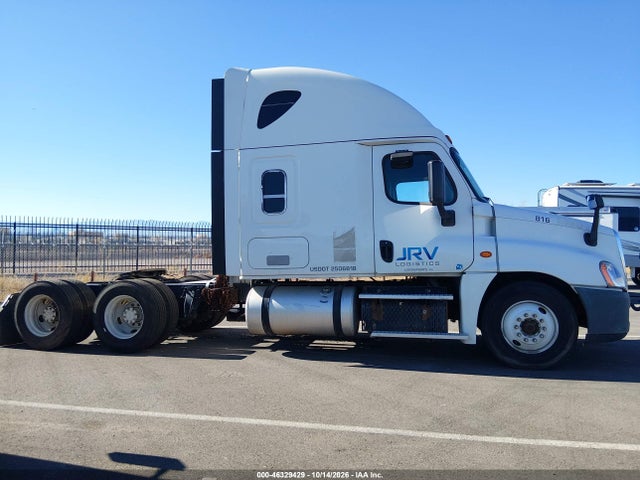 Freightliner Cascadia 125 2015 3AKJGLBG8FSFX6504 Image 16
