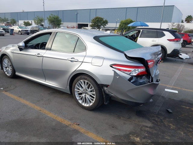 4T1B21HK2JU005141 Toyota Camry Hybrid Xle