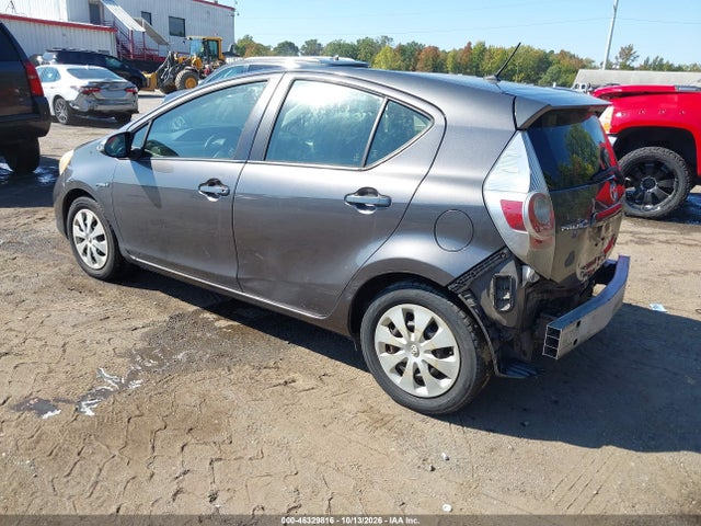 46329816 :رقم المزاد ، JTDKDTB31D1035121 vin ، 2013 Toyota Prius C One مزاد بيع