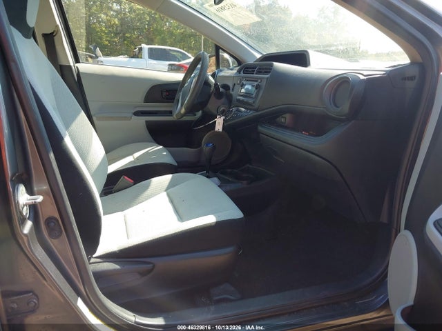 46329816 :رقم المزاد ، JTDKDTB31D1035121 vin ، 2013 Toyota Prius C One مزاد بيع