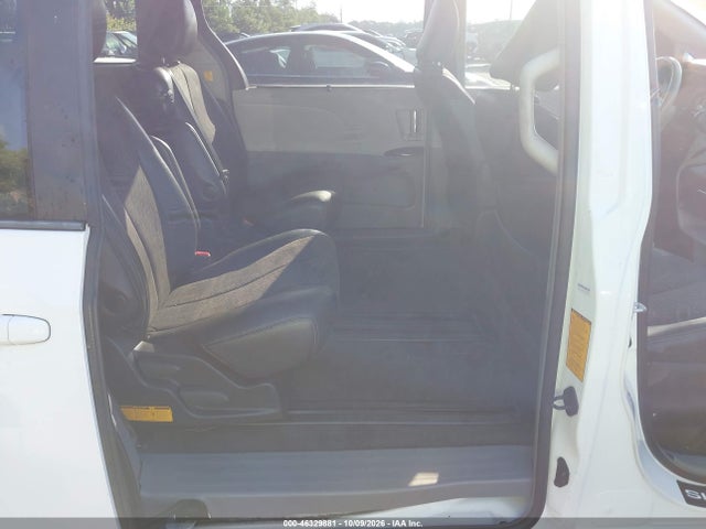 Aukcja sprzedaży 2011 Toyota Sienna Se, vin: 5TDXK3DC3BS153616, numer aukcji: 46329881