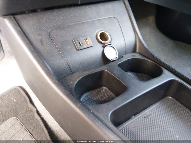 46330190 :رقم المزاد ، JTDKN3DU7E1826838 vin ، 2014 Toyota Prius Three مزاد بيع