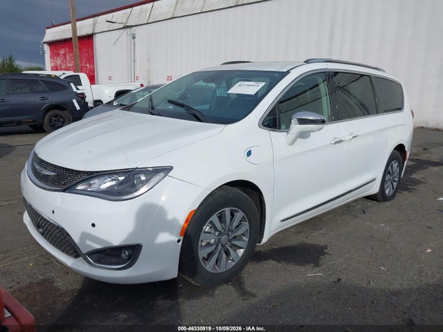 Chrysler Pacifica Hybrid Limited 2020 2C4RC1N7XLR199482 Image 2