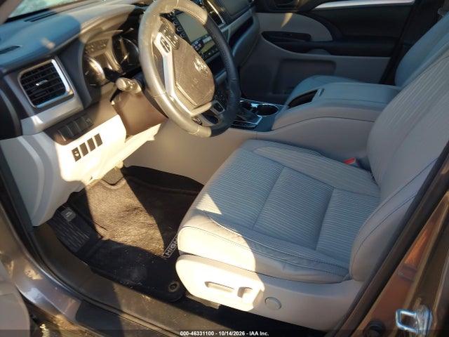 Продаж на аукціоні авто 2016 Toyota Highlander Le Plus V6, vin: 5TDBKRFH4GS236906, номер лоту: 46331100