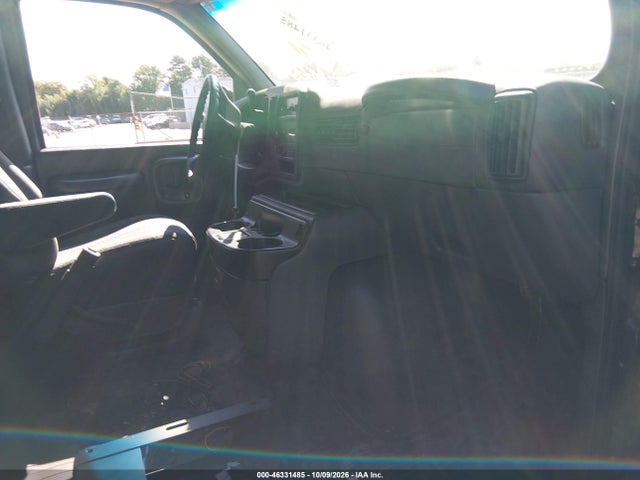 46331485 :رقم المزاد ، 1GCHG39G121235116 vin ، 2002 Chevrolet Express مزاد بيع