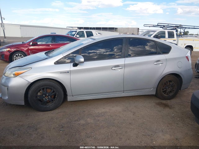 Toyota Prius Two 2015 JTDKN3DU1F0449737 Image 13