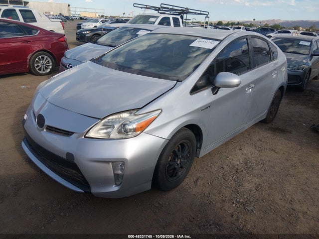 Toyota Prius Two 2015 JTDKN3DU1F0449737 Image 2