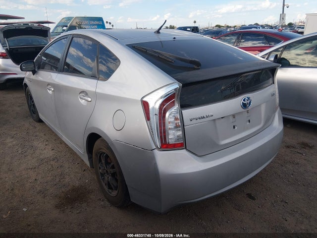 Toyota Prius Two 2015 JTDKN3DU1F0449737 Image 3