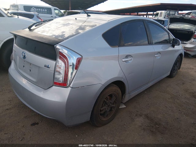 Toyota Prius Two 2015 JTDKN3DU1F0449737 Image 4