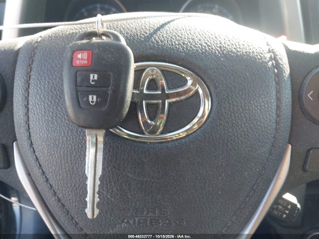2T3ZFREV1JW432205 Toyota RAV4 LE