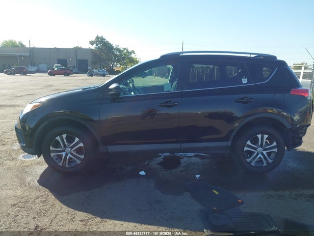 2T3ZFREV1JW432205 Toyota RAV4 LE