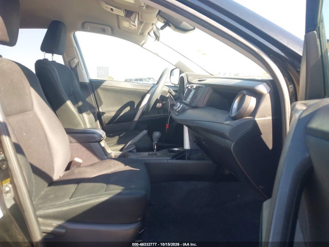 2T3ZFREV1JW432205 Toyota RAV4 LE