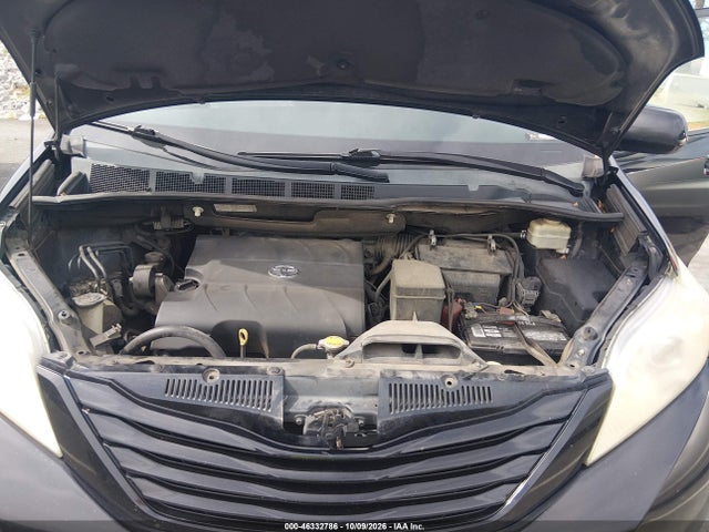 46332786 :رقم المزاد ، 5TDKK3DC1GS692088 vin ، 2016 Toyota Sienna Le 8 Passenger مزاد بيع