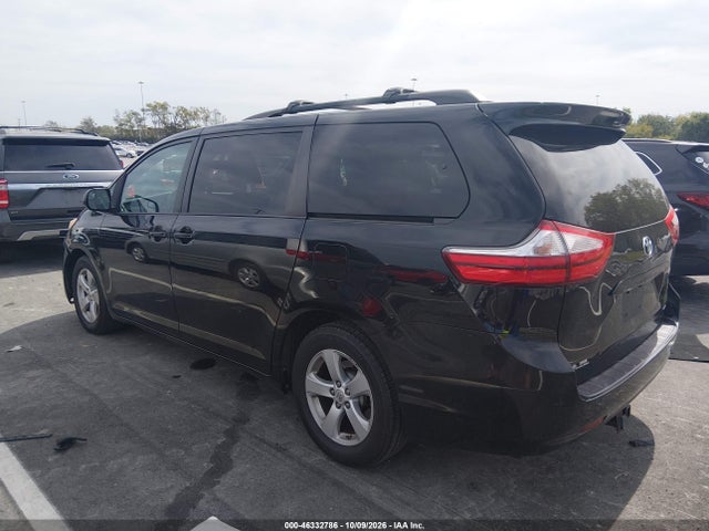 46332786 :رقم المزاد ، 5TDKK3DC1GS692088 vin ، 2016 Toyota Sienna Le 8 Passenger مزاد بيع