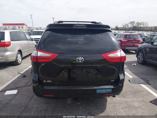 46332786 :رقم المزاد ، 5TDKK3DC1GS692088 vin ، 2016 Toyota Sienna Le 8 Passenger مزاد بيع