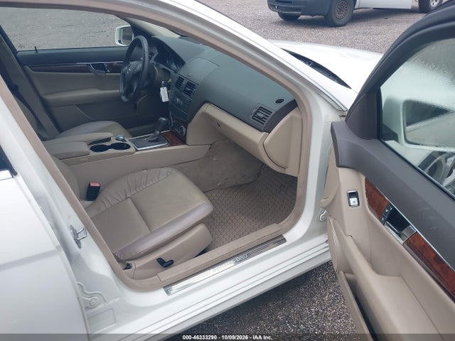 2011 Mercedes-benz C 300 Luxury/sport მანქანა იყიდება აუქციონზე, vin: WDDGF5EB1BA468679, აუქციონის ნომერი: 46333290
