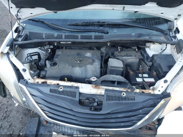 46333350 :رقم المزاد ، 5TDKK3DC4BS133093 vin ، 2011 Toyota Sienna Le V6 مزاد بيع