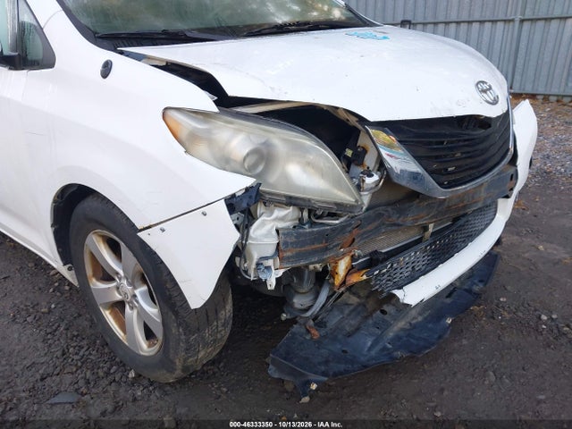 46333350 :رقم المزاد ، 5TDKK3DC4BS133093 vin ، 2011 Toyota Sienna Le V6 مزاد بيع