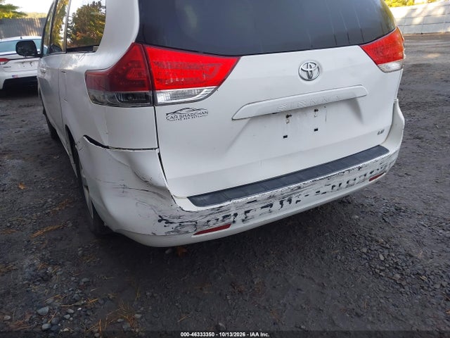 46333350 :رقم المزاد ، 5TDKK3DC4BS133093 vin ، 2011 Toyota Sienna Le V6 مزاد بيع