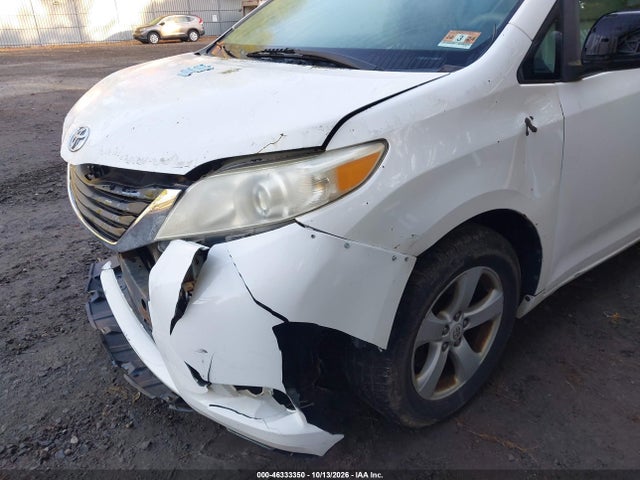 46333350 :رقم المزاد ، 5TDKK3DC4BS133093 vin ، 2011 Toyota Sienna Le V6 مزاد بيع