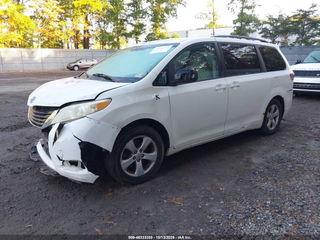 46333350 :رقم المزاد ، 5TDKK3DC4BS133093 vin ، 2011 Toyota Sienna Le V6 مزاد بيع