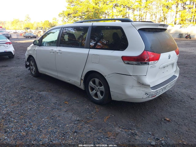 46333350 :رقم المزاد ، 5TDKK3DC4BS133093 vin ، 2011 Toyota Sienna Le V6 مزاد بيع