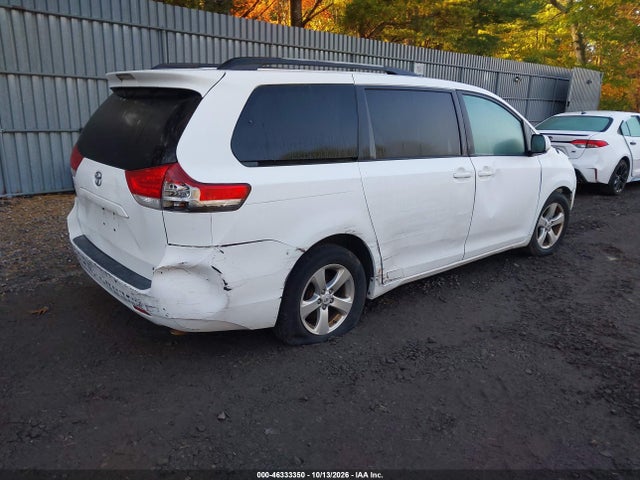 46333350 :رقم المزاد ، 5TDKK3DC4BS133093 vin ، 2011 Toyota Sienna Le V6 مزاد بيع