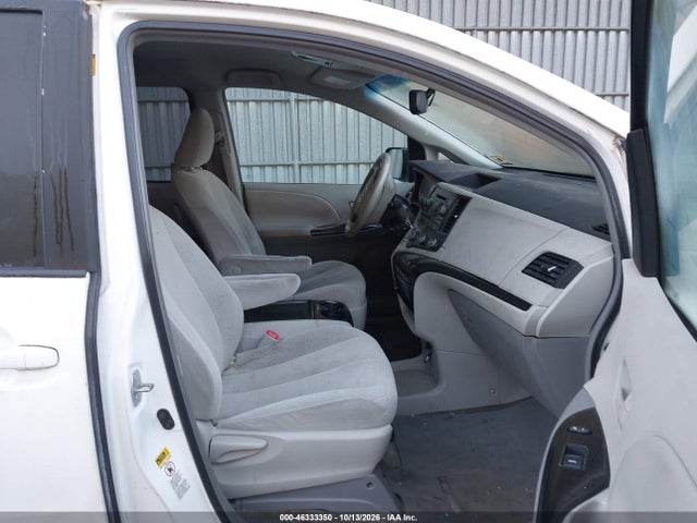 46333350 :رقم المزاد ، 5TDKK3DC4BS133093 vin ، 2011 Toyota Sienna Le V6 مزاد بيع