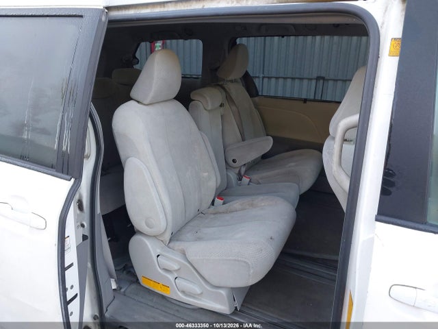 46333350 :رقم المزاد ، 5TDKK3DC4BS133093 vin ، 2011 Toyota Sienna Le V6 مزاد بيع