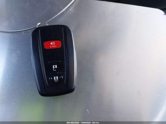 JTDKARFU3K3076222 Toyota Prius Le