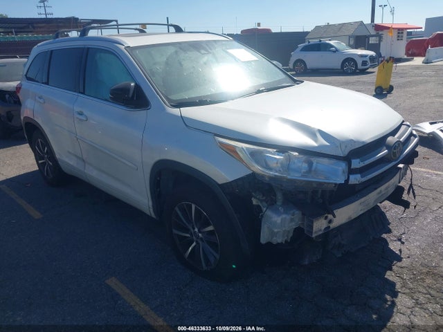 Продаж на аукціоні авто 2018 Toyota Highlander Xle, vin: 5TDKZRFH3JS538304, номер лоту: 46333633