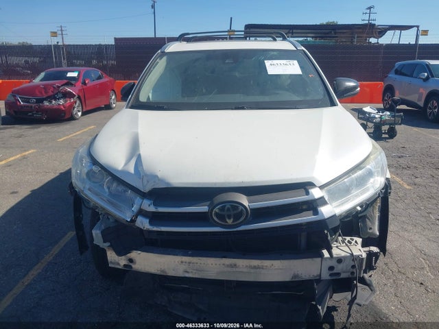 Продаж на аукціоні авто 2018 Toyota Highlander Xle, vin: 5TDKZRFH3JS538304, номер лоту: 46333633