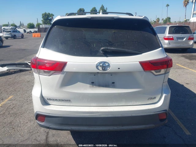 Продаж на аукціоні авто 2018 Toyota Highlander Xle, vin: 5TDKZRFH3JS538304, номер лоту: 46333633