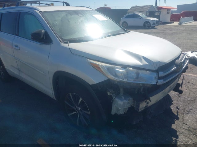 Продаж на аукціоні авто 2018 Toyota Highlander Xle, vin: 5TDKZRFH3JS538304, номер лоту: 46333633