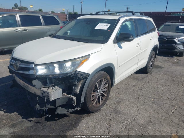 Продаж на аукціоні авто 2018 Toyota Highlander Xle, vin: 5TDKZRFH3JS538304, номер лоту: 46333633
