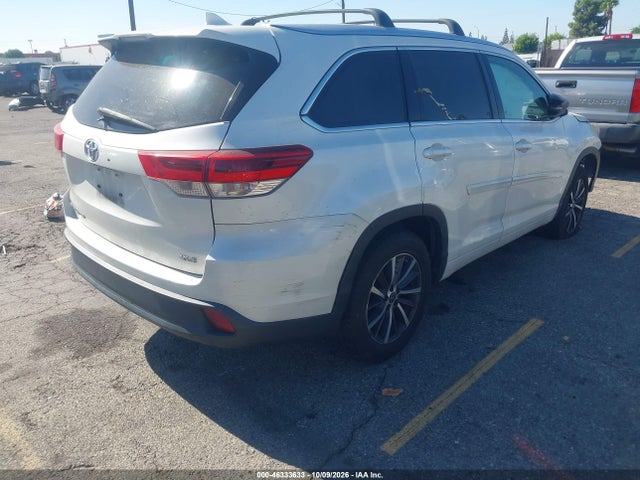 Продаж на аукціоні авто 2018 Toyota Highlander Xle, vin: 5TDKZRFH3JS538304, номер лоту: 46333633