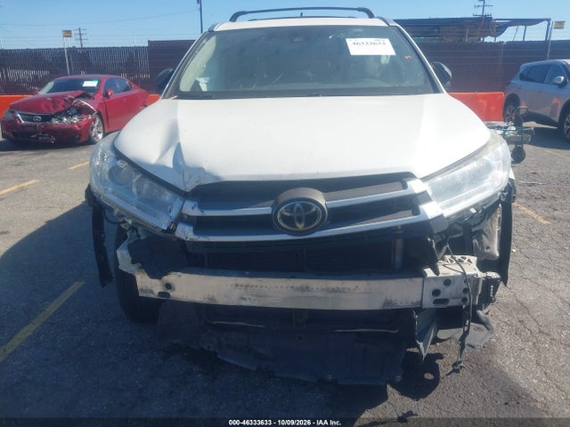 Продаж на аукціоні авто 2018 Toyota Highlander Xle, vin: 5TDKZRFH3JS538304, номер лоту: 46333633