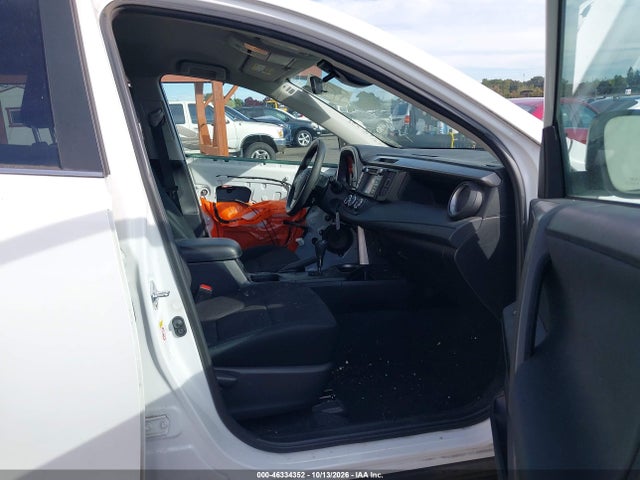 Toyota RAV4 LE 2018 2T3BFREV5JW780879 Image 5