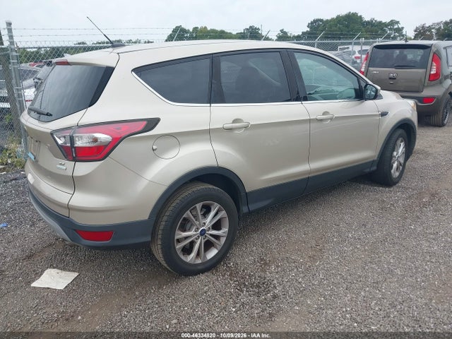 46334820 :رقم المزاد ، 1FMCU0GDXHUB41488 vin ، 2017 Ford Escape Se مزاد بيع
