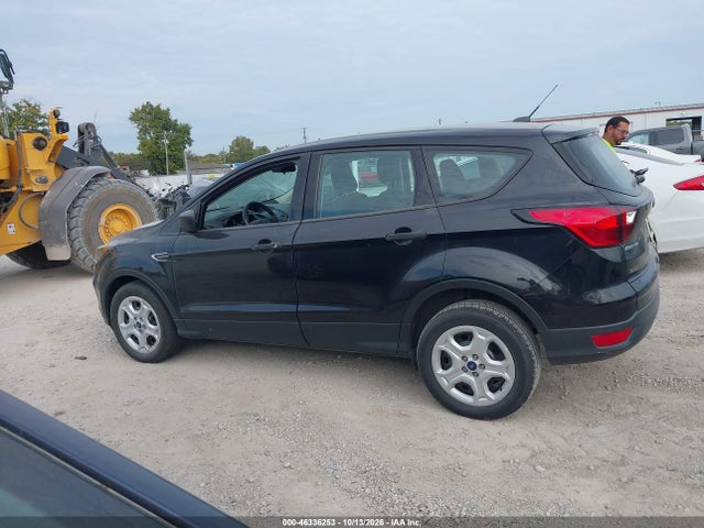2019 Ford Escape S მანქანა იყიდება აუქციონზე, vin: 1FMCU0F79KUA23323, აუქციონის ნომერი: 46336253