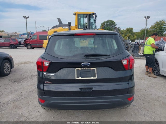 2019 Ford Escape S მანქანა იყიდება აუქციონზე, vin: 1FMCU0F79KUA23323, აუქციონის ნომერი: 46336253