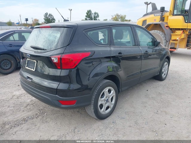 2019 Ford Escape S მანქანა იყიდება აუქციონზე, vin: 1FMCU0F79KUA23323, აუქციონის ნომერი: 46336253