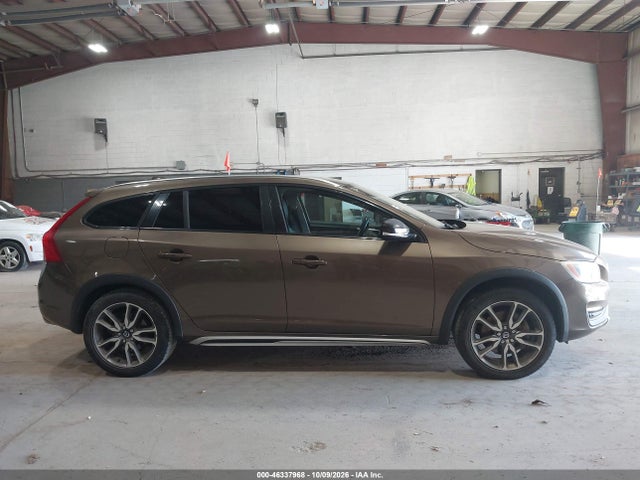 46337968 :رقم المزاد ، YV4612HK1G1006089 vin ، 2016 Volvo V60 Cross Country T5 مزاد بيع