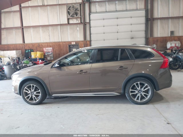 46337968 :رقم المزاد ، YV4612HK1G1006089 vin ، 2016 Volvo V60 Cross Country T5 مزاد بيع