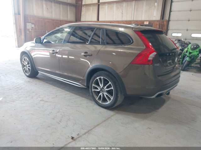 46337968 :رقم المزاد ، YV4612HK1G1006089 vin ، 2016 Volvo V60 Cross Country T5 مزاد بيع