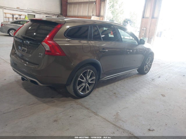 46337968 :رقم المزاد ، YV4612HK1G1006089 vin ، 2016 Volvo V60 Cross Country T5 مزاد بيع