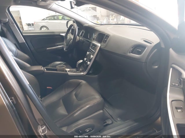 46337968 :رقم المزاد ، YV4612HK1G1006089 vin ، 2016 Volvo V60 Cross Country T5 مزاد بيع