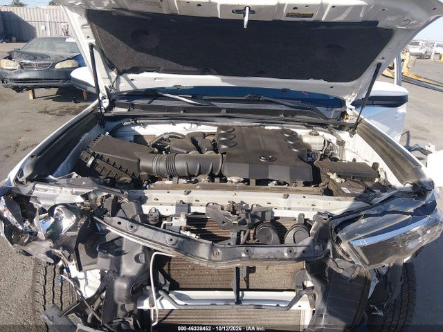 Toyota 4RUNNER SR5 2019 JTEBU5JR0K5656367 Image 10