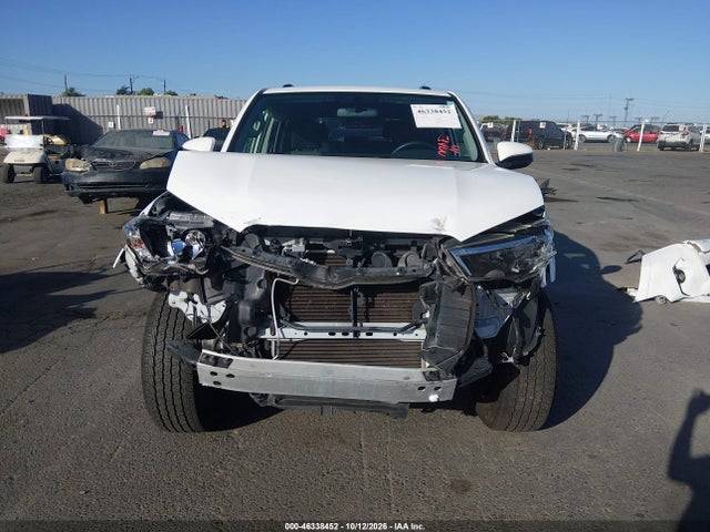 Toyota 4RUNNER SR5 2019 JTEBU5JR0K5656367 Image 13
